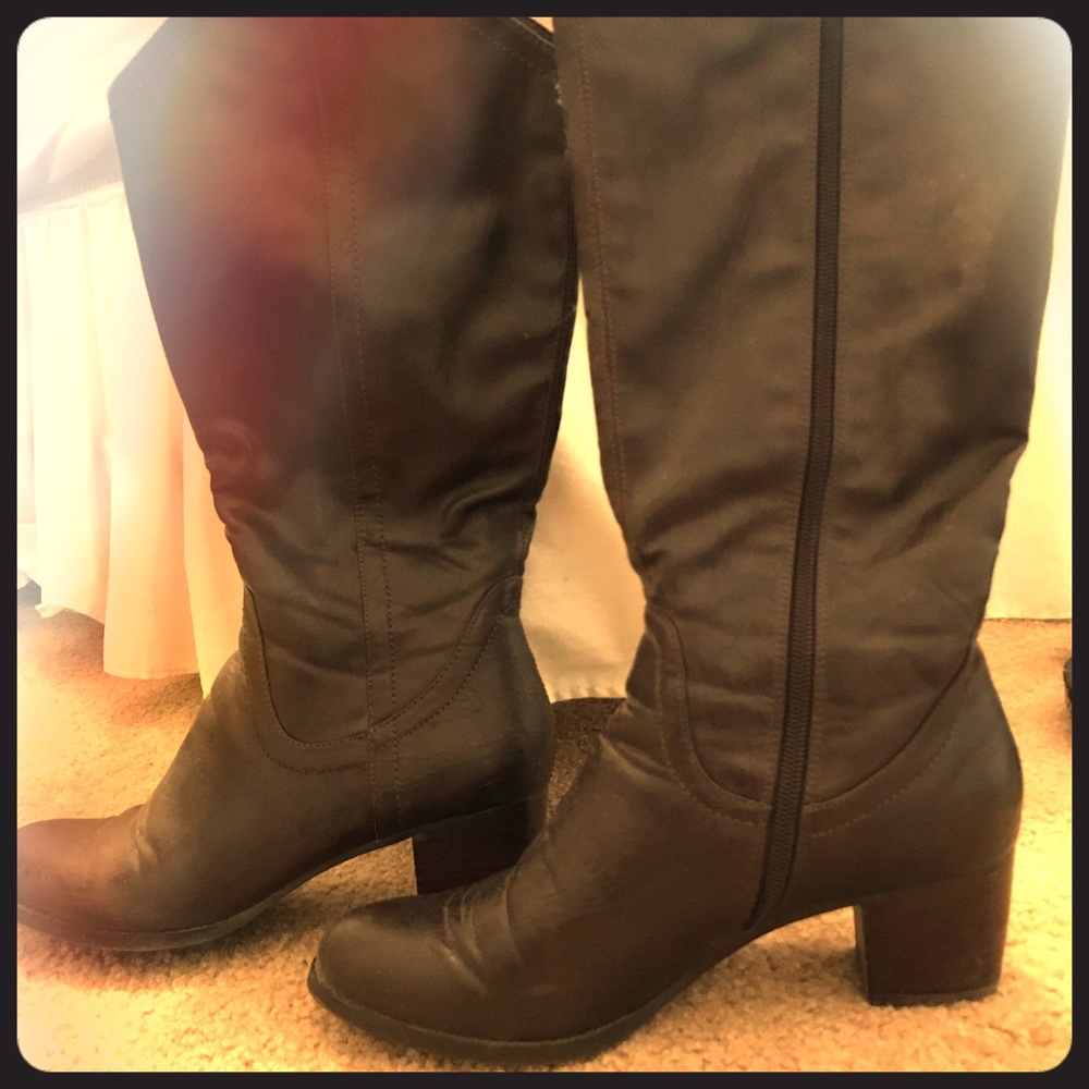 Heeled boots